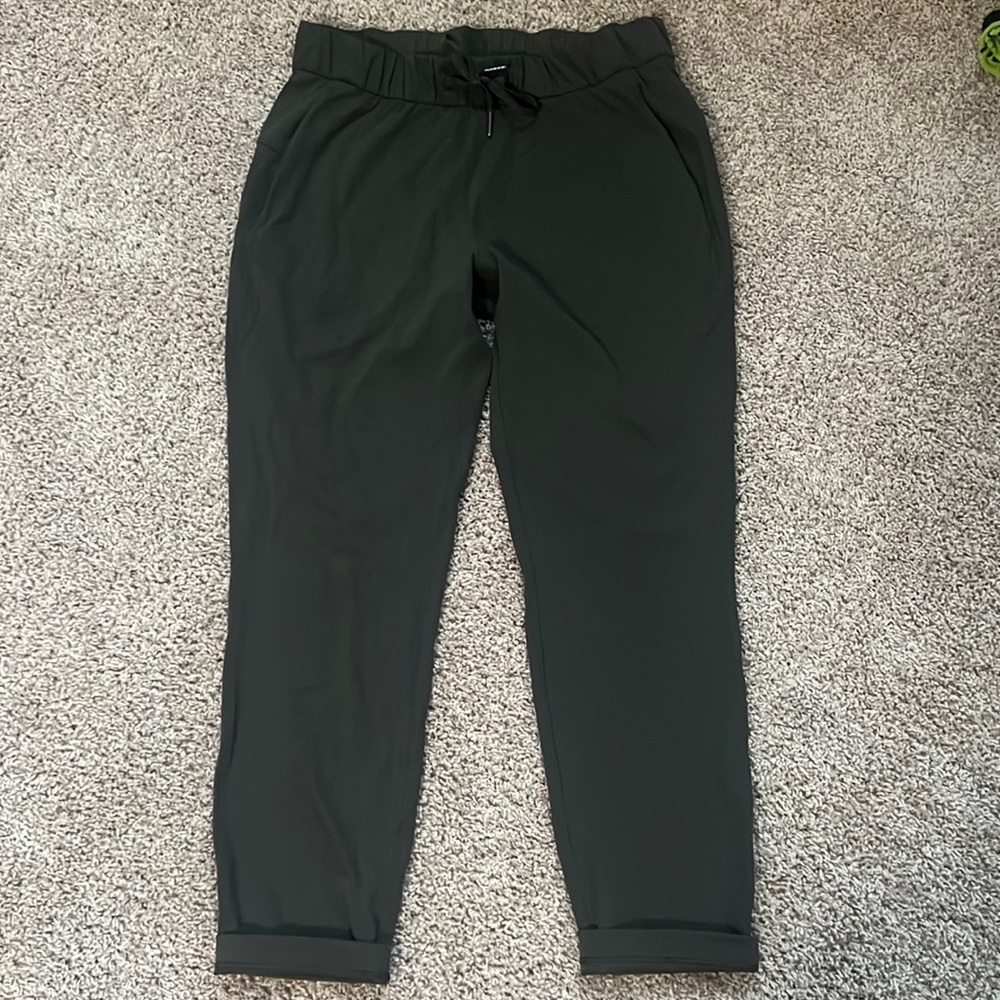 Lululemon On The Fly pants
